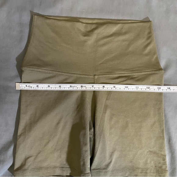 SET Active Shorts - Picture 4 of 5